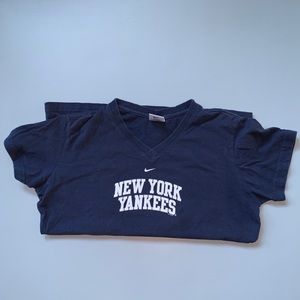 “NIKE NEW YORK YANKEES V-NECK TOP”